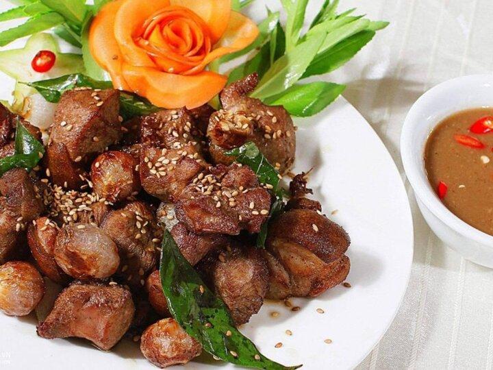 Cuisine amidst the vast forest